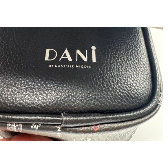 NIB Danielle Nicole FRIENDS TV SHOW CENTRAL PERK Black Crossbody Purse - Picture 5 of 5